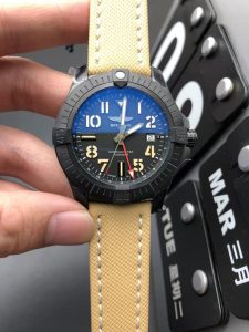 Replica-Breitling-Avenger-GMT-768x1024