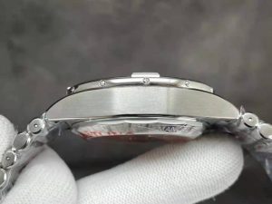 Breitling-Chronomat-Case-768x576