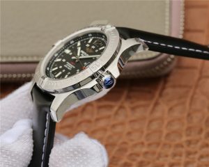 Breitling-Colt-44mm-Crown
