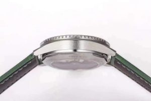 Replica-Blancpain-Fifty-Fathoms-Bathyscaphe-Green-5-768x512