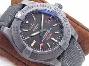 Replica-Breitling-Avenger-BlackBird-Black-Dial-768x576