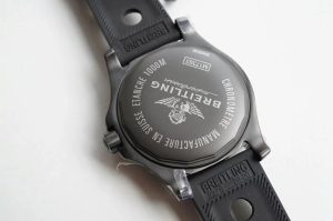 Breitling-Superocean-44-BlackSteel-Caseback
