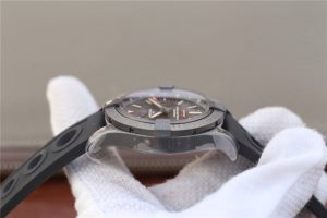 Breitling-Avenger-BlackBird-Titanium-Case