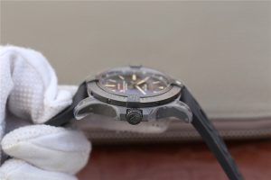 Breitling-BlackBird-Diver-Bezel