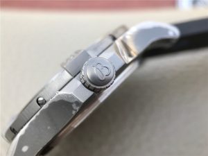 Breitling-Logo-on-Crown