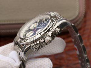 Breitling-Chronomat-B01-Crown