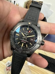 Replica-Breitling-Avenger-BlackBird-2-768x1024