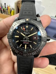 Replica-Breitling-Avenger-BlackBird-768x1024